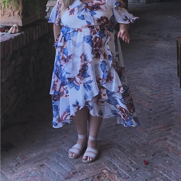 Lane Bryant plus size cold shoulder ruffle floral dress - Picture 3 of 9